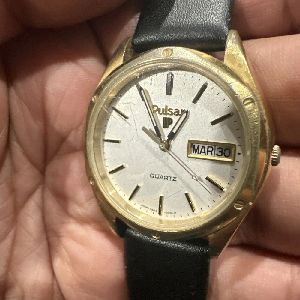Working Vintage‎ PULSAR Gold Tone 36MM DAY Date Quartz Watch Black Leather Band
